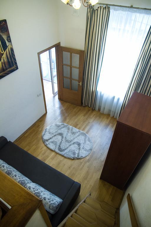 Three Room Apartment Near Arena City Kiev Dış mekan fotoğraf